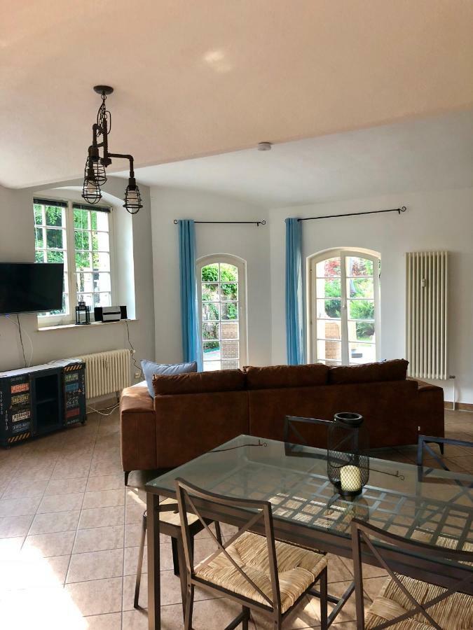 Ferienwohnung Am Wasser Villa Graf Von Pfeil Dresden Exterior photo